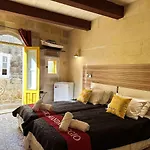 Дом отдыха Mandaraggio Townhouse *