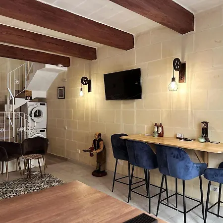 Mandaraggio Townhouse *